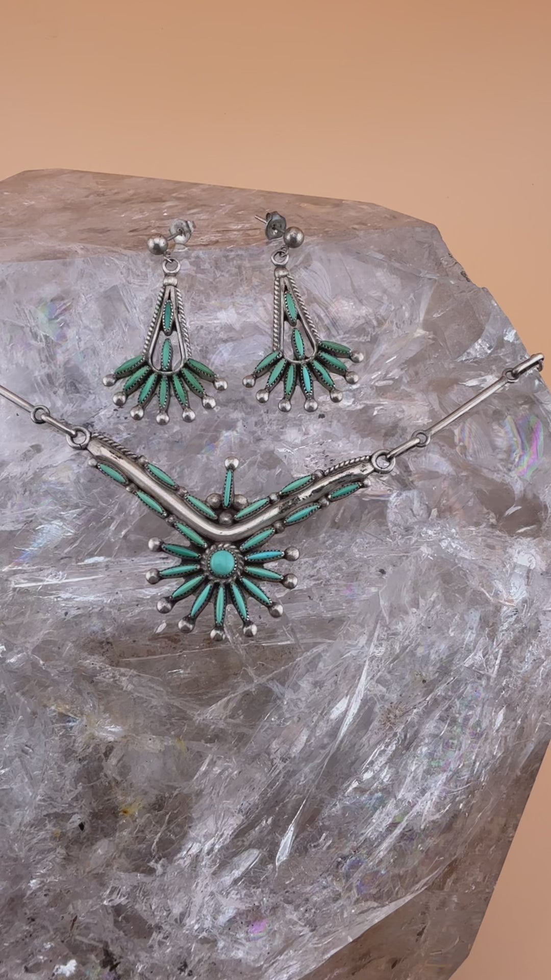 #ネックレスとイヤリング バングルセット　デザイナー工芸品　ビンテージ Vintage Zuni Artist E.B.W. Signed Needlepoint Necklace & Earrings